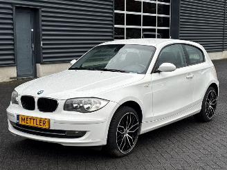 Vaurioauto  passenger cars BMW 1-serie 118i 16V Hatchback 2Dr Benzine 1.995cc 105kW (143pk) RWD 2009/6