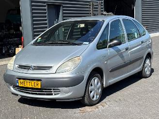 Voiture accidenté Citroën Xsara PICASSO 1.8 16V MPV  Benzine 1.749cc 86kW (117pk) FWD 2003/9