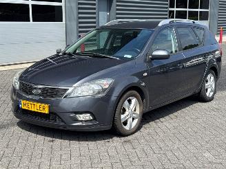 krockskadad bil auto Kia Cee d 1.4 16V Combi/o 2010/5