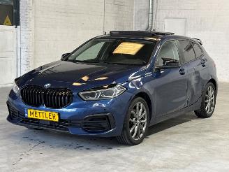 Schadeauto BMW 1-serie 116d 1.5 12V TwinPower Hatchback  Diesel 1.496cc 85kW (116pk) FWD 2021/7