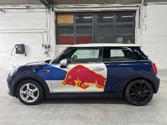 Mini Cooper 1.5 12V Cooper Hatchback 2Dr Benzine 1.499cc 100kW (136pk) FWD picture 2