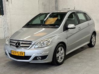 damaged passenger cars Mercedes B-klasse 2.0 B-180 CDI 16V Hatchback  Diesel 1.991cc 80kW (109pk) FWD 2011/3