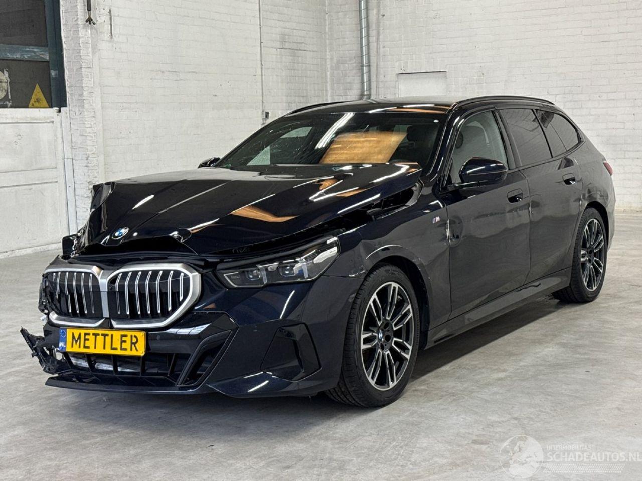 BMW 5-serie 520d M Pakket CARBONSCHWARZ METALLIC (416) 48V 2.0 TwinPower Turbo 16V Combi/o Elektrisch Diesel 1.995cc 145kW (197pk) RWD 2024-03 (11GW; 12GW) B47D20B; JA1