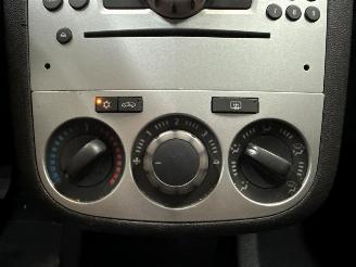 Opel Corsa 1.4 16V Twinport Hatchback  Benzine 1.364cc 66kW (90pk) FWD picture 20