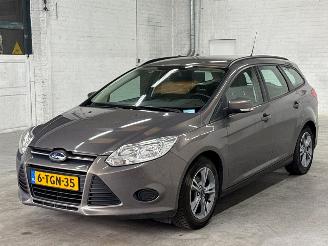 uszkodzony samochody osobowe Ford Focus 1.0 Ti-VCT EcoBoost 12V 100 Combi/o  Benzine 998cc 74kW (101pk) FWD 2014/1