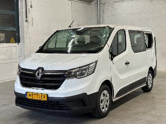 skadebil auto Renault Trafic Passenger 9 pers 2.0 dCi 16V 110 Bus  Diesel 1.995cc 81kW (110pk) FWD 2022/4