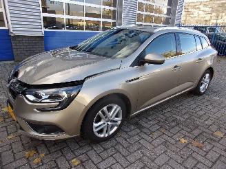 Voiture accidenté Renault Mégane ESTATE 1.2 TCE ZEN 2017/10