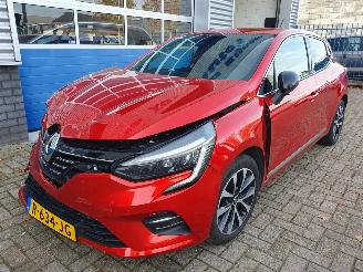 Damaged car Renault Clio 1.0 TCe Zen 2021/5