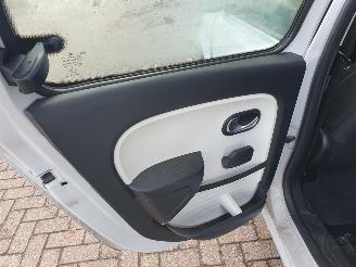 Renault Twingo 1.0 SCe Dynamique picture 25