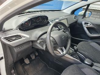 Peugeot 2008 1.2 PureTech Active picture 15