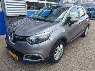 krockskadad bil auto Renault Captur 1.5 dCi Expression 2014/3