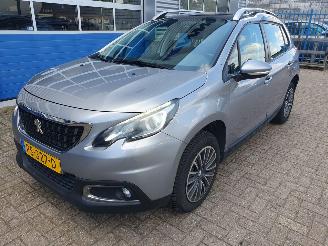 Damaged car Peugeot 2008 1.2 PureTech Blue Lion 2017/11