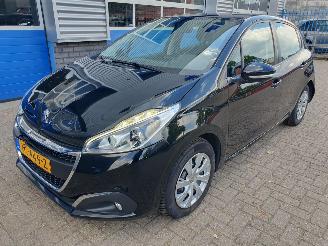 Vaurioauto  passenger cars Peugeot 208 1.2 PureTech Blue Lion 2018/2