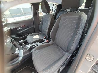 Peugeot 208 1.2i picture 12