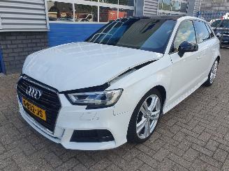 uszkodzony samochody osobowe Audi A3 35 TFSI S edition Automaat Sportback 2019/10