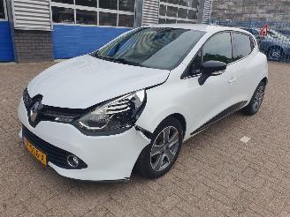 Damaged car Renault Clio 0.9 TCe ECO Night&Day 2016/6