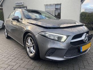 skadebil auto Mercedes A-klasse A-klasse 180D  AUTOMAAT N.A.P NL AUTO PRACHTIG!!! 2018/10