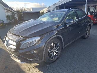 Schadeauto Mercedes GLA 200 Prestige AUOTMAAT PRACHTIG!!! 2015/4