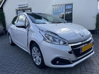 uszkodzony samochody osobowe Peugeot 208 1.2 PureTech Blue Lion N.A.P NL AUTO PRACHTIG!!! 2016/4