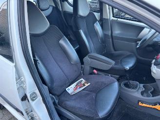 Peugeot 107 1.0 12v XS 5-drs Airco Nap picture 9