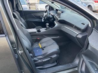 Peugeot 5008 1.2 Puretech Premium picture 11