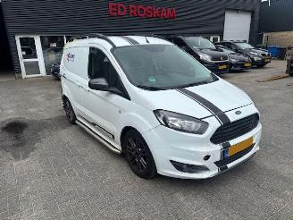 krockskadad bil bedrijf Ford Transit Courier Van 1.5 TDCI SPORT Clima 2017/11
