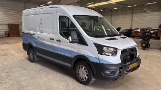 skadebil bedrijf Ford Transit 350 2.0 TDCI L2H2 Trend NAP 2023/4