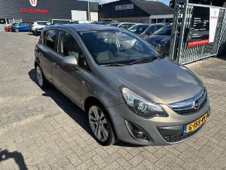 Coche accidentado Opel Corsa 1.4 16v Design Edition 2013/6