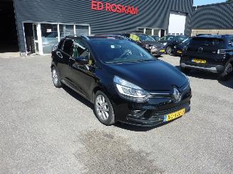 Damaged car Renault Clio 0.9 TCE INTENS CLIMAT 2018/12