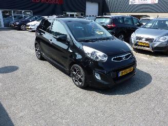 krockskadad bil auto Kia Picanto 1.2 CVVT WORL CUP ED. 2014/6