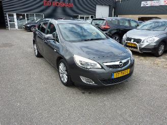 Schadeauto Opel Astra 1.4 TURBO COSMO 2012/4