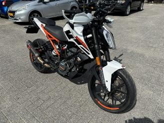 krockskadad bil motor KTM 125 Duke 125 Duke Abs 2018/6