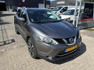 škoda osobní automobily Nissan Qashqai 1.6 Tekna Pano NAP 2016/1