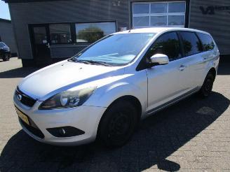 krockskadad bil auto Ford Focus wagon 1.6 TDCI Titanium 2010/4