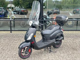 krockskadad bil bromfiets Sym  Fiddle 2 2018/7