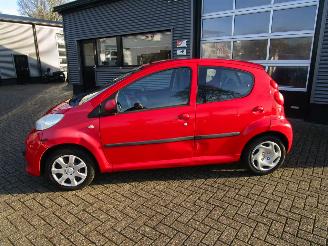 Peugeot 107 1.0-12V XS 5drs picture 2