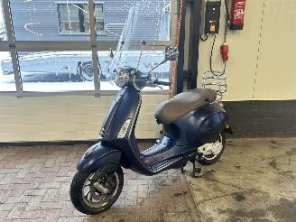 damaged scooters Vespa  Primavera 50 2018/10