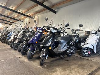 Schade scooter Overige  Partij 53 scooters 2026/1