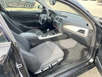 BMW 1-serie 114i 3drs picture 11