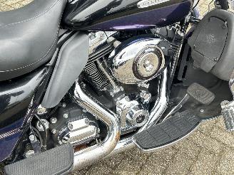 Harley-Davidson Electra Glide 103 FLHTK Electra Glide Ultra Limited picture 21