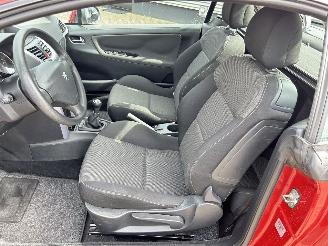 Peugeot 207 CC 1.6 VTi picture 10