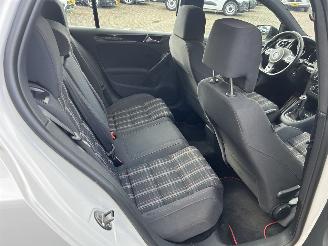 Volkswagen Golf 2.0 GTI picture 12