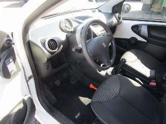 Peugeot 107 Active 5drs picture 10