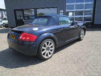 krockskadad bil auto Audi TT Roadster 1.8 5V Turbo 2002/4