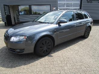 krockskadad bil auto Audi A4 Avant 2.5 TDI Pro-line Business 2005/4