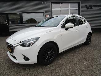 damaged passenger cars Mazda 2 1.5 Skyactiv-G 5drs 2015/9