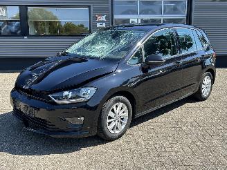 Vaurioauto  passenger cars Volkswagen Golf Sportsvan 1.2 TSI Comfortline 2015/10