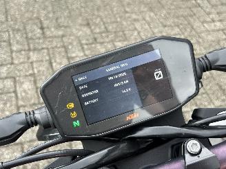 KTM  890 Duke picture 18