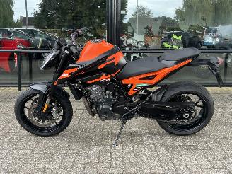 KTM  890 Duke picture 6