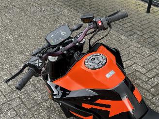 KTM  890 Duke picture 11